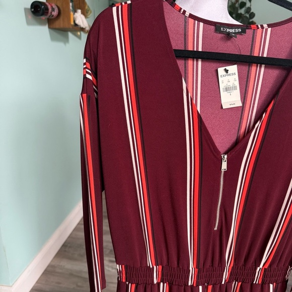 NWT Express Burgundy Striped Jumpsuit 3/4 Zipper Size Small - Picture 4 of 9